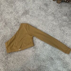 Crop top gym shirt for people with one arm